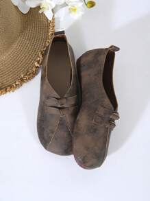 Flat Soft Bottom Grandma Shoes, New Vintage Round Toe Slip-On Casual Mom Shoes, Large Size Versatile, Autumn