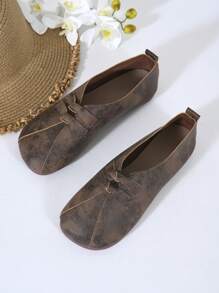 Flat Soft Bottom Grandma Shoes, New Vintage Round Toe Slip-On Casual Mom Shoes, Large Size Versatile, Autumn