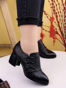 2026春秋新款厚底女式真皮鞋，方头粗跟妈妈鞋，低帮大码鞋