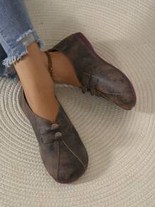 Flat Soft Bottom Grandma Shoes, New Vintage Round Toe Slip-On Casual Mom Shoes, Large Size Versatile, Autumn