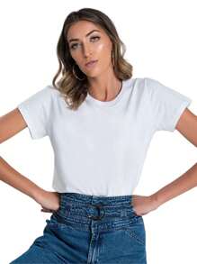 camiseta básica feminina ideal para looks monocromaticos e entrevistas