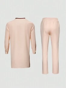 Conjunto de 2 peças Dashiki rosa masculino, camisa de manga longa com gola redonda e estampa impressa, calça com bainha fendida e cintura elástica, cor sólida em estilo africano, conjunto de camisa e calça casuais, nova moda streetwear para primavera, verão, outono e inverno, ótimo para festas, encontros e casamentos