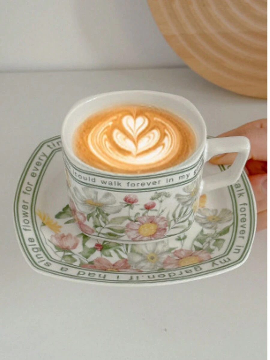 2 件陶瓷咖啡杯碟套装，瓷器茶具，高端骨瓷茶具，包括带有完美印花图案的杯子和碟子，是送给朋友、妈妈、爸爸、男朋友、女朋友的理想礼物，优雅的花卉设计茶杯和碟子，卡布奇诺、拿铁杯，非常适合家庭、办公室、派对、生日、婚礼返校礼物