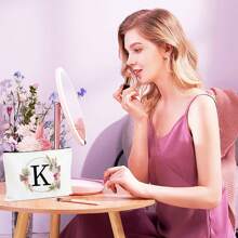 Bolsa de maquiagem com estampa floral e de letras chique de outono - Bolsa de cosméticos de lona reutilizável e moderna com grande capacidade Bolsa de armazenamento de viagem para mulheres Bolsas de grife, bolsa de cosméticos de viagem portátil personalizada com zíper, ideal para bolsa de festa de casamento e presente feminino, bolsa de papelaria escolar, presente de festa Bolsa de maquiagem para itens essenciais de viagem Bolsas de maquiagem Organizador de maquiagem Organizador de maquiagem Armazenamento de maquiagem Bolsa de maquiagem Bolsa de maquiagem - Branco - Ver 4