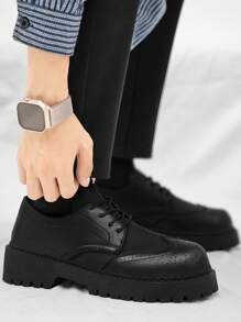 Chaussures de soirée pour hommes à bout rond et à talon bas, style britannique, semelle épaisse confortable, chaussures décontractées noires rétro pour mariage