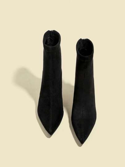 Botas de tobillo y botas cortas de ante negro para mujer, Otoño/Invierno 2025, tacón alto de 7 cm, ajuste elástico y delgado, botas cómodas y de moda, zapatos de tacón alto negros, tacón en forma de copa de vino, cuero de aceite