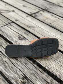 (Szerokie dopasowanie) Sandały z kwadratowym noskiem i klamrą, nowe letnie swobodne, outdoorowe, antypoślizgowe, płaskie, francuskie, modne kapcie dla kobiet, Ins Viral