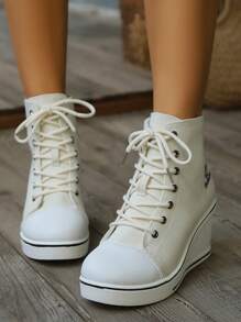 Stivaletti da donna alla caviglia con piattaforma in tela di colore unito, con ricamo a cuore, con lacci, stile moda autunnale per San Valentino