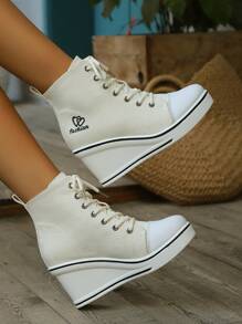 Stivaletti da donna alla caviglia con piattaforma in tela di colore unito, con ricamo a cuore, con lacci, stile moda autunnale per San Valentino