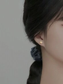 925 Sterling Silver Elegant Fashionable Four-Leaf Clover Stud Earrings, Minimalist Floral Earrings, Hypoallergenic