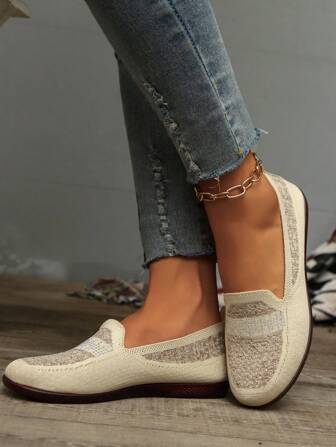 新款面料一脚蹬软底休闲运动鞋，透气防滑舒适妈妈步行鞋