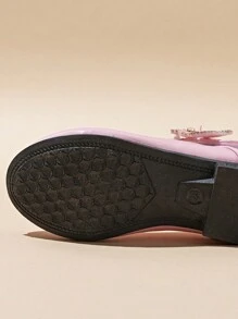 1pair Rhinestone Decorated Girl's Soft Sole, Breathable, Lightweight Leather Princess Low Heel Dance Shoes, Suitable For Performance, Parties, Wear All Seasons