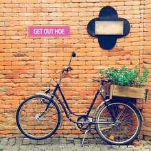 1 pieza Señal de metal rosa - Señal de calle "Tu mamá" Decoración de habitación estética y divertida, colección de letreros para decoración de dormitorio adolescente, mejor decoración de habitación estética