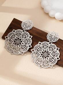 2件套夸张欧美镂空花朵金属吊坠耳环，适合作为女士礼物和时尚情人节礼物