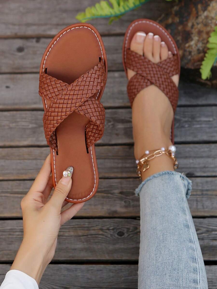 欧美风格女士白色平底凉鞋，简约设计沙滩休闲户外拖鞋，PU 皮革交叉带 - 棕色 - 查看 1