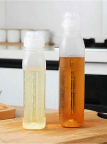 Botella transparente de plástico para condimentos con apretón y botella de aceite de cocina multifuncional de dos en . La botella de apretón es ideal para almacenar aceite, vinagre, salsa de soja y otros condimentos. La botella de aceite con rociador y vertedor tiene una tapa accionada por gravedad que se abre y cierra automáticamente, lo que la hace adecuada para rociar durante las barbacoas. 1 pieza/2 piezas/3 piezas