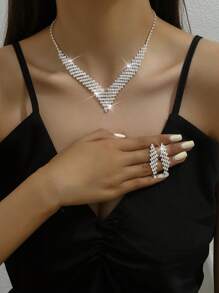 1 Set modischer vollständig mit Strass besetzter minimalistischer, vielseitiger Hochzeits- und Abendschmuck-Set bestehend aus Halskette, Ohrrringen, Handkette/Ring, geeignet für Damen Bälle, Partys, Thanksgiving, Halloween, als Geschenk