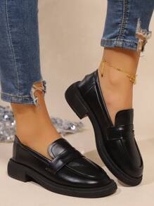 英伦风软皮黑色牛津女鞋，2024秋季新款休闲平底舒适轻便乐福鞋