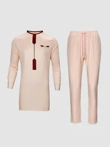 Conjunto de 2 peças Dashiki rosa masculino, camisa de manga longa com gola redonda e estampa impressa, calça com bainha fendida e cintura elástica, cor sólida em estilo africano, conjunto de camisa e calça casuais, nova moda streetwear para primavera, verão, outono e inverno, ótimo para festas, encontros e casamentos