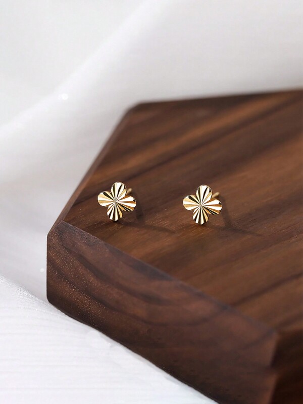 Boucles d'oreilles à clou en argent sterling 925 élégantes et à la mode en forme de trèfle à quatre feuilles, boucles d'oreilles florales minimalistes, hypoallergéniques