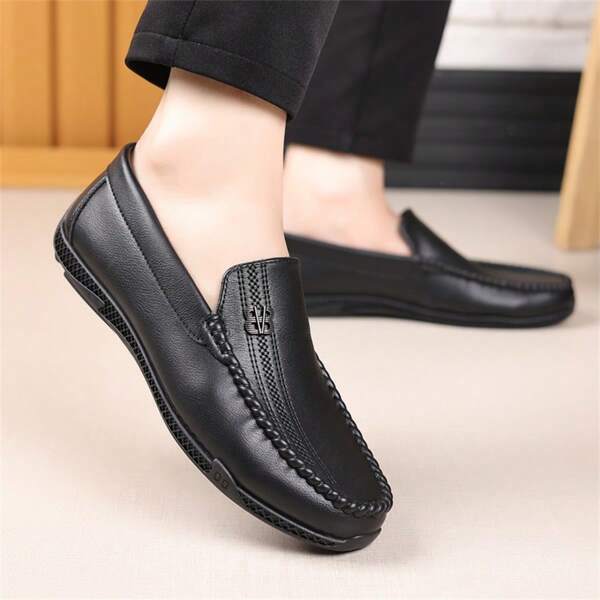 Nuevos mocasines para hombres, zapatos con suela blanda y diseño minimalista de unicolor con decoración metálica, punta cuadrada, transpirables, de slip-on, versátiles para uso casual, formal, al aire libre, playa, senderismo, fiestas, regalo de graduación