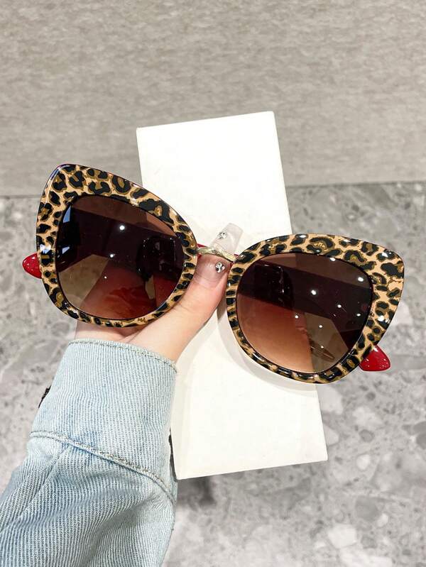 Lunettes de mode surdimensionnées à œil de chat pour femmes, lunettes décoratives pour le style de rue et les accessoires de fête de plage. pour les vacances d'été à la plage, en extérieur et en voyage.