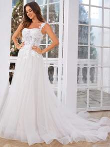 Élégante robe de mariée longue avec épaules dénudées et illusion de dentelle, avec traîne pour les femmes. Robe de bal en tulle avec laçage au dos. Robe de mariée pour mariage en extérieur, événement de mariage, robe blanche - Blanc - Voir 8