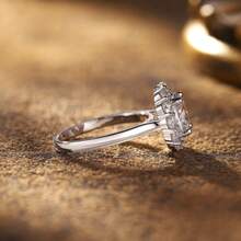 1 chiếc nhẫn bạc Sterling 925 dành cho nữ, đính đá Moissanite lấp lánh 2,0 carat ở giữa và điểm nhấn Moissanite hình bông hoa, thích hợp để đeo hàng ngày trong ngày lễ tình nhân - Bạc - Xem 3