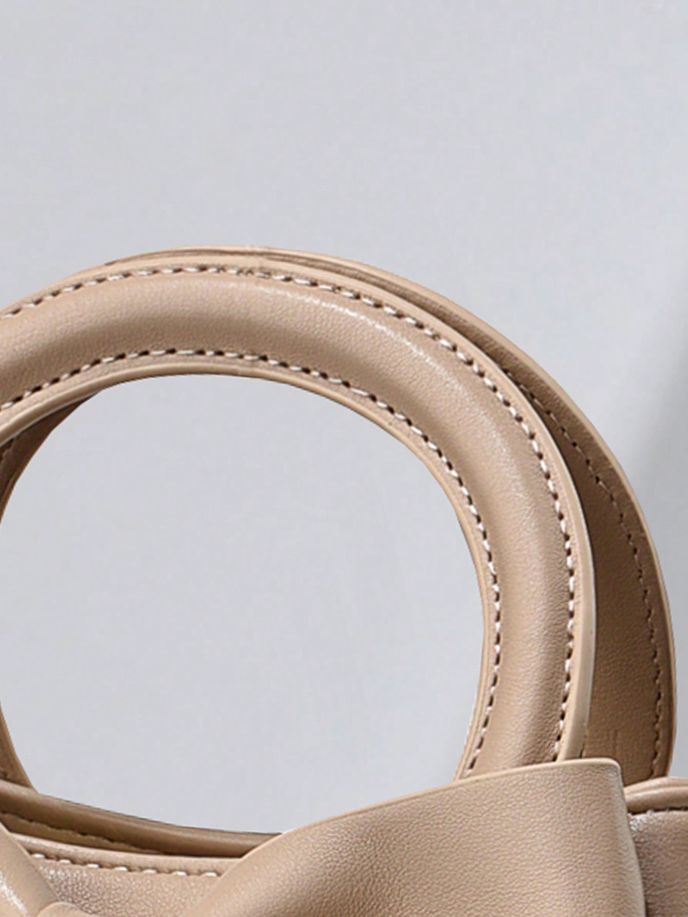 حقيبة يد نسائية كلاسيكية – لون واحد مع فيونكة أنيق...