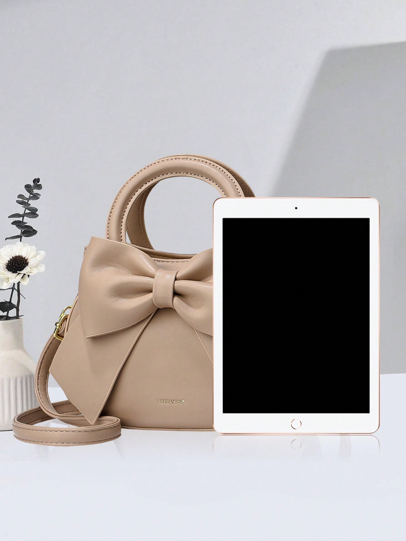 حقيبة يد نسائية كلاسيكية – لون واحد مع فيونكة أنيق...