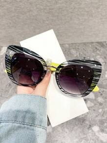 Lunettes de mode surdimensionnées à œil de chat pour femmes, lunettes décoratives pour le style de rue et les accessoires de fête de plage. pour les vacances d'été à la plage, en extérieur et en voyage.