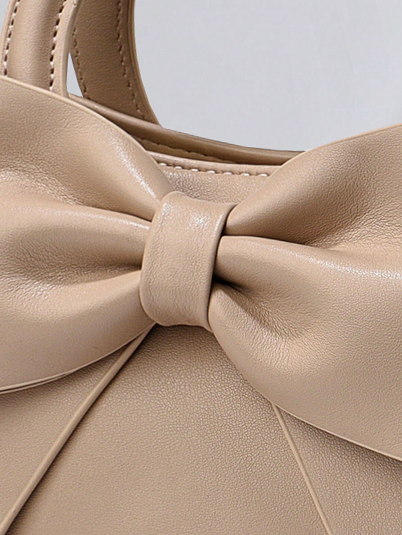 حقيبة يد نسائية كلاسيكية – لون واحد مع فيونكة أنيق...