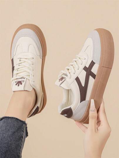 Nouvelles baskets décontractées en canevas blanche pour femmes, chaussures blanches polyvalentes pour étudiantes, chaussures de sport à semelle souple et confortable