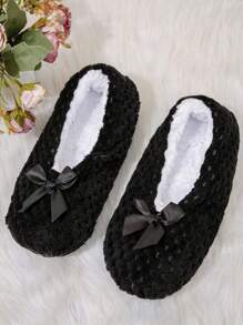 RALSWNAY Sandal Rumah Wanita Lembut & Nyaman, Sandal Rumah Kasual Datar & Bernapas, Sandal Berbulu - Hitam dan Putih - View 6