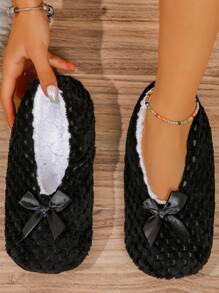 RALSWNAY Sandal Rumah Wanita Lembut & Nyaman, Sandal Rumah Kasual Datar & Bernapas, Sandal Berbulu - Hitam dan Putih - View 3