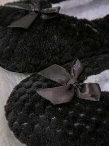 RALSWNAY Sandal Rumah Wanita Lembut & Nyaman, Sandal Rumah Kasual Datar & Bernapas, Sandal Berbulu - Hitam dan Putih - View 8