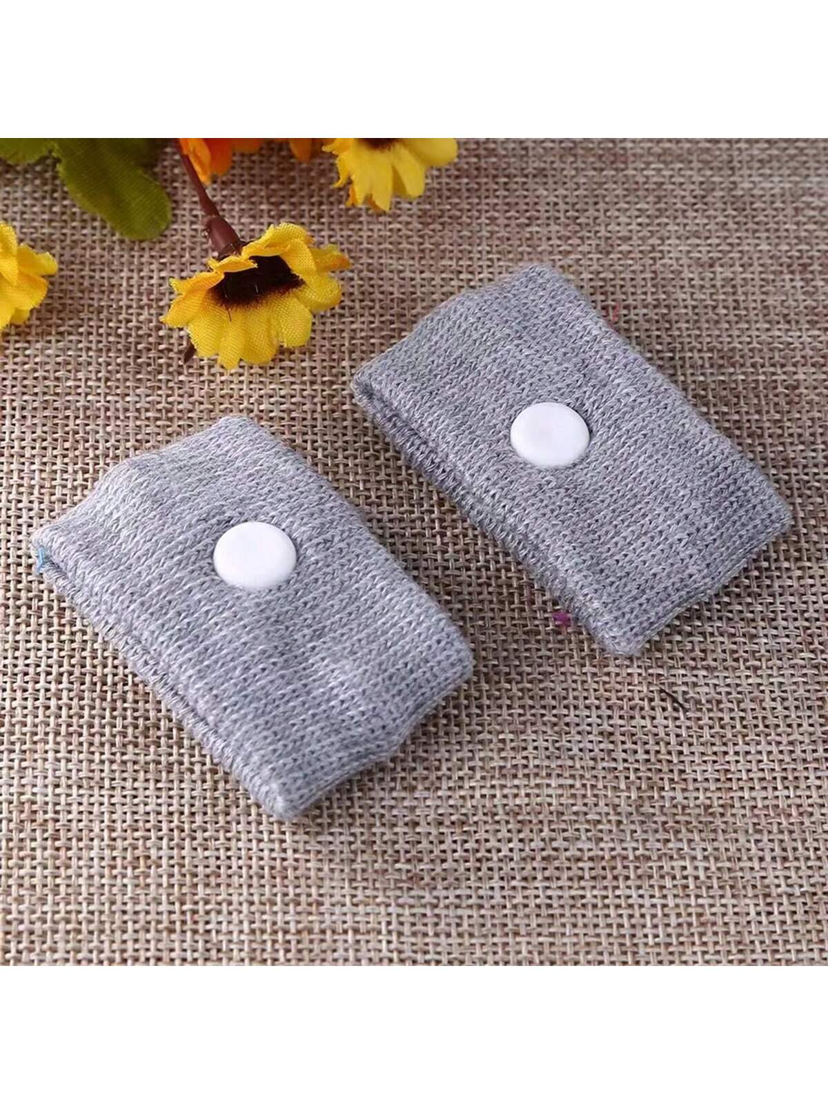 A pair of small tight anti-nausea bracelets for external use, wrist support for sports, suitable for travel
