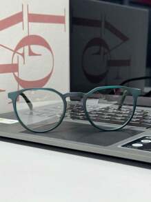 Tomorrow Clip-On Glasses 2 In 1 Unisex Round Small Size / Foldable Solar Polarized 03004 - Dark Green - View 3