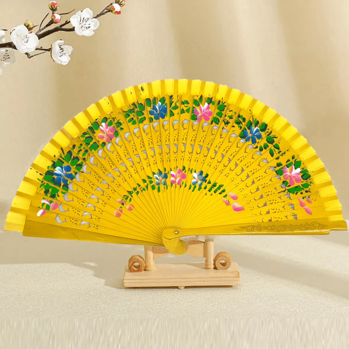 Abanico de madera modelo español. - Amarillo - Ver 1