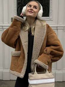 女士休闲保暖轻薄秋冬外套，时尚常规长度泰迪熊外套，采用羊毛质感面料，配有披肩领和撞色包边。