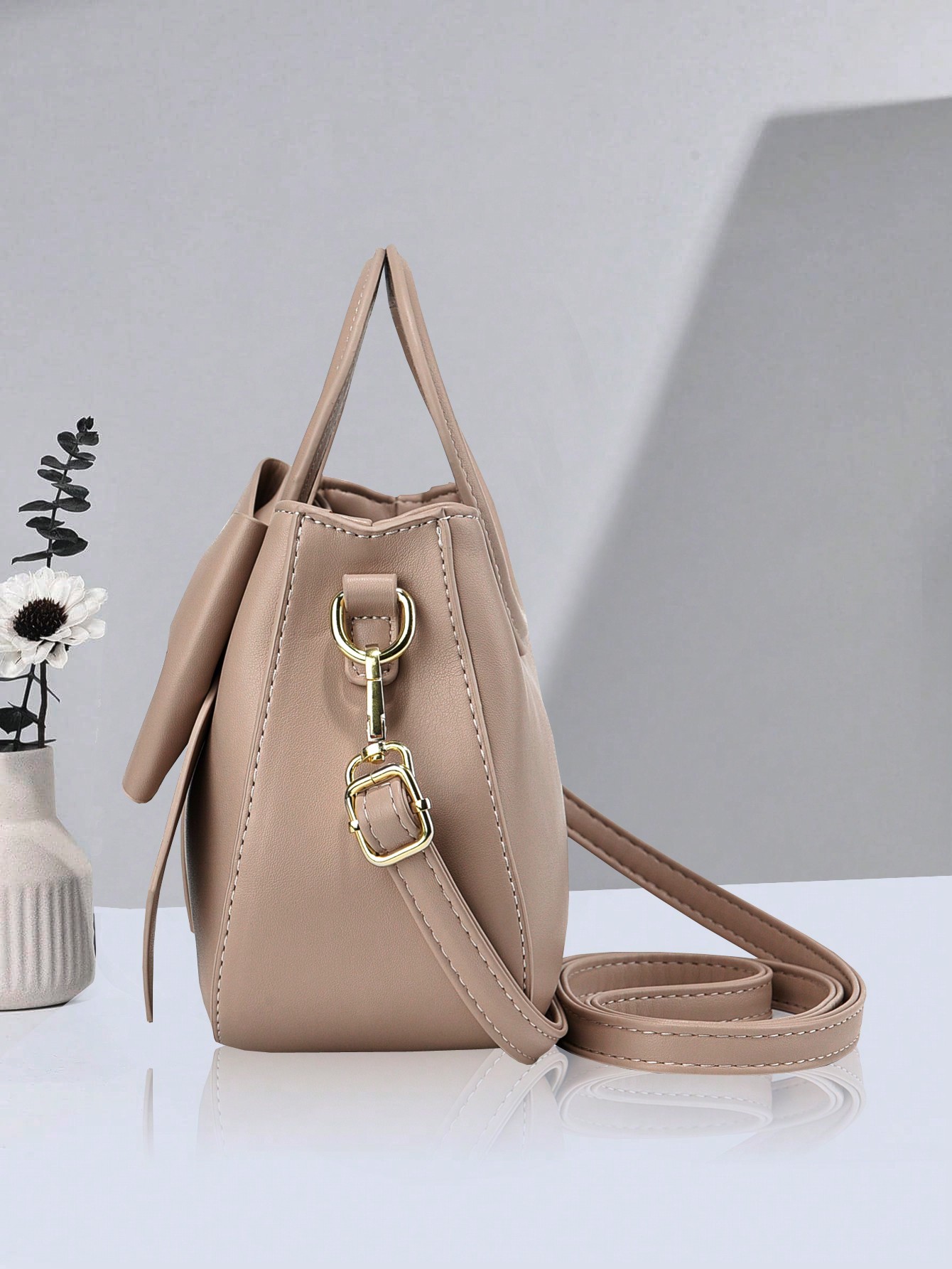 حقيبة يد نسائية كلاسيكية – لون واحد مع فيونكة أنيق...