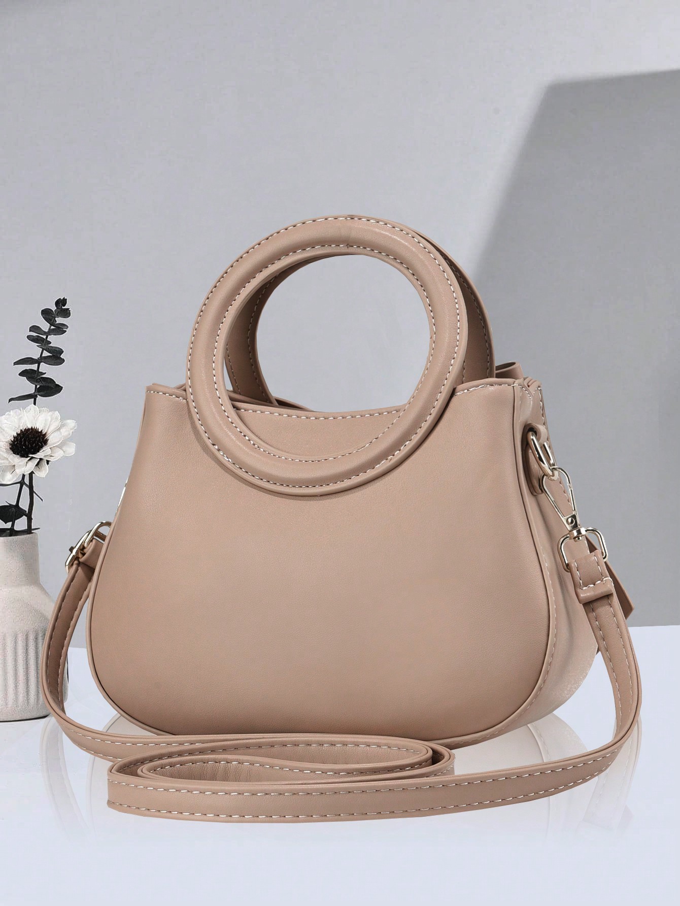 حقيبة يد نسائية كلاسيكية – لون واحد مع فيونكة أنيق...