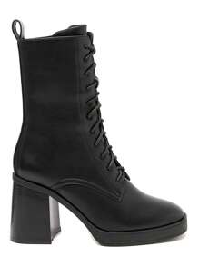High-Top Ankle Boots With Block Heel And Thin Lacing – Elongated Silhouette And Structured Style
