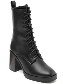 High-Top Ankle Boots With Block Heel And Thin Lacing – Elongated Silhouette And Structured Style