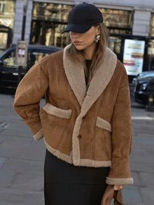 女士休闲保暖轻薄秋冬外套，时尚常规长度泰迪熊外套，采用羊毛质感面料，配有披肩领和撞色包边。