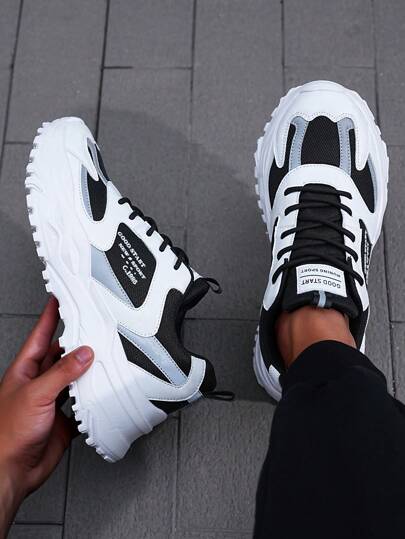 Novos calçados casuais masculinos da moda 2025, sola grossa, malha confortável, respirável, bico redondo, cadarço, calçados masculinos para caminhada. Adequados para adolescentes, para uso casual de verão ou para atividades esportivas ao ar livre, viagens de férias, presentes de formatura ou acessórios para vestidos de aniversário.