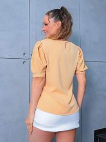 Women's Blouse With Round Neck And Button And Puff Sleeves - 米色 - 查看 6