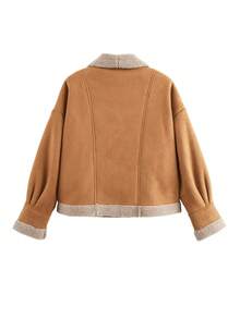 女士休闲保暖轻薄秋冬外套，时尚常规长度泰迪熊外套，采用羊毛质感面料，配有披肩领和撞色包边。