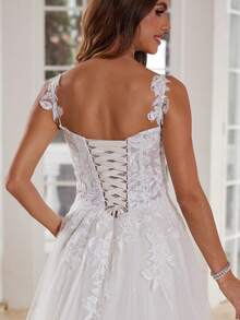 Élégante robe de mariée longue avec épaules dénudées et illusion de dentelle, avec traîne pour les femmes. Robe de bal en tulle avec laçage au dos. Robe de mariée pour mariage en extérieur, événement de mariage, robe blanche - Blanc - Voir 5