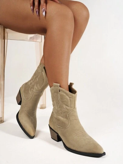 秋冬新款女式短筒西部牛仔靴，绒面面料，粗跟，尖头，复古英伦风